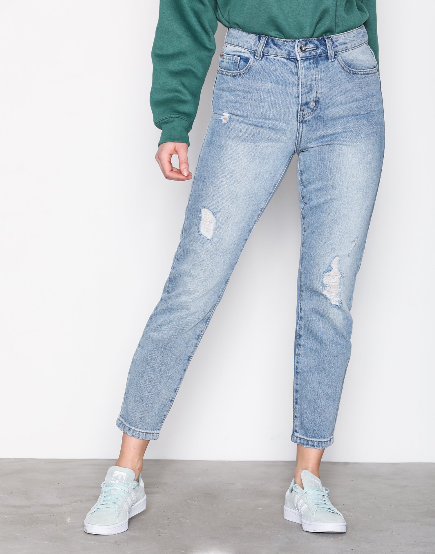 slim cut boyfriend jeans