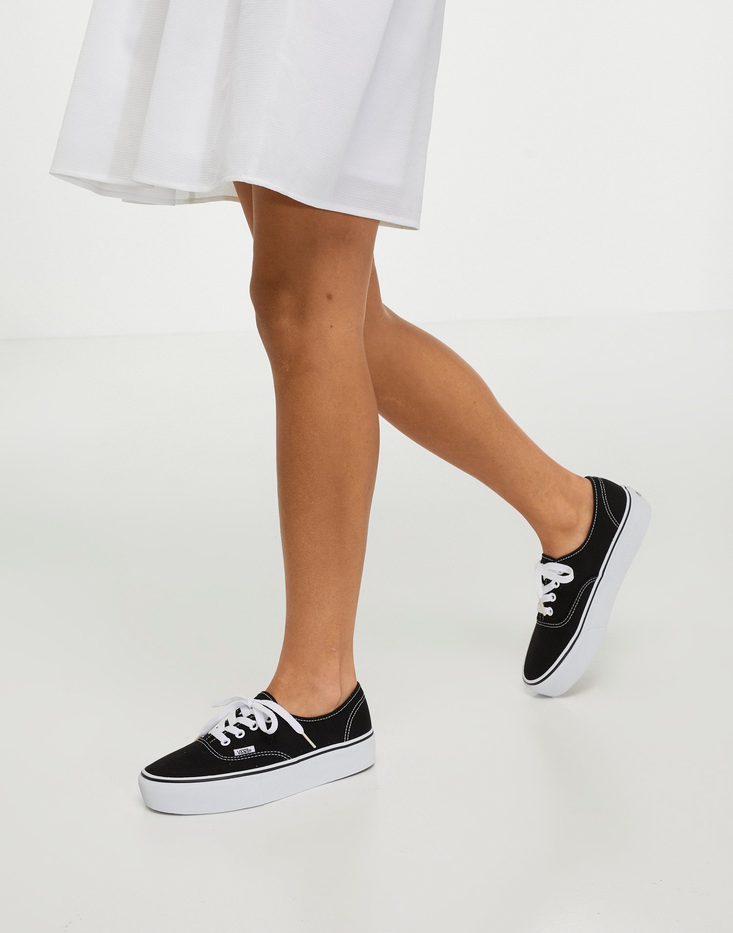 vans authentic platform black and white