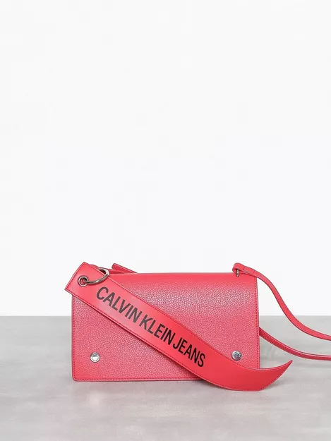 Buy Calvin Klein Jeans LOGO BANNER SHOULDER FLAP BAG - Red