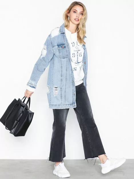 Marc Jacobs on X: Helena wears THE DENIM TOTE BAG and THE BIG T-SHIRT.   / X