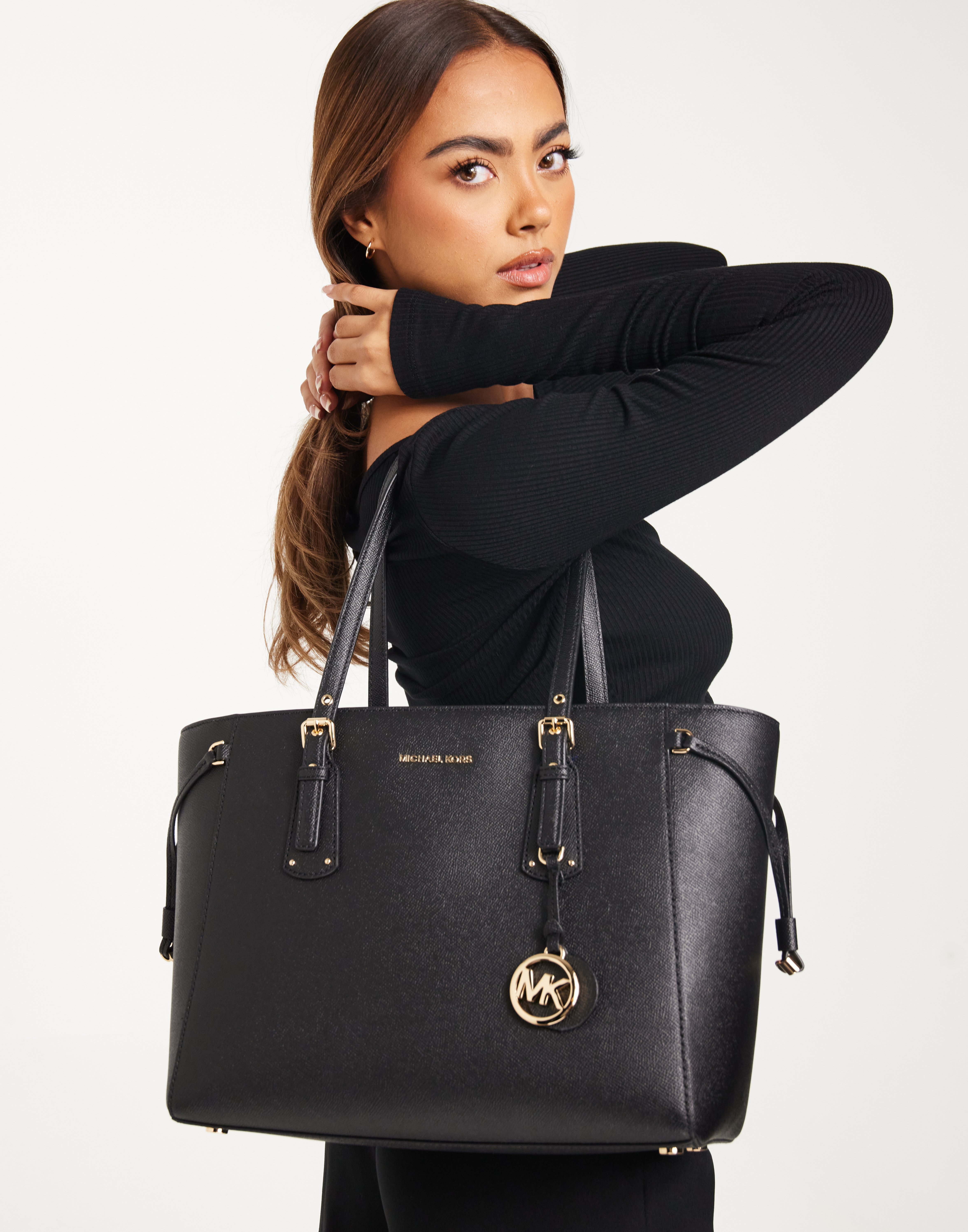 michael kors tote voyager