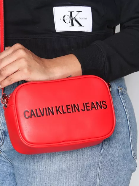 Brengen Buitenshuis Compatibel met Buy Calvin Klein Jeans Sculpted Camera Bag - Scarlett | Nelly.com