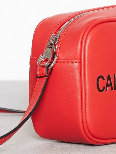 Buy Camera Sculpted Jeans Calvin Klein Bag Scarlett -