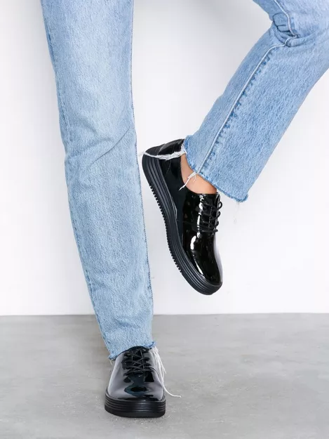 Køb Laced Up Casual Shoe - Sort | Nelly.com