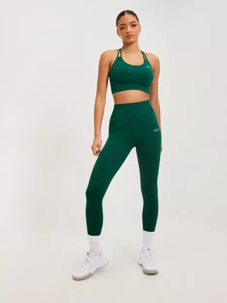ICANIWILL - WOW 🤯 @mettebruun__ smashing the all Jungle green look with  the Define Logo Strappy Sports Bra and Ribbed Define seamless tights!  #icaniwill #iciw