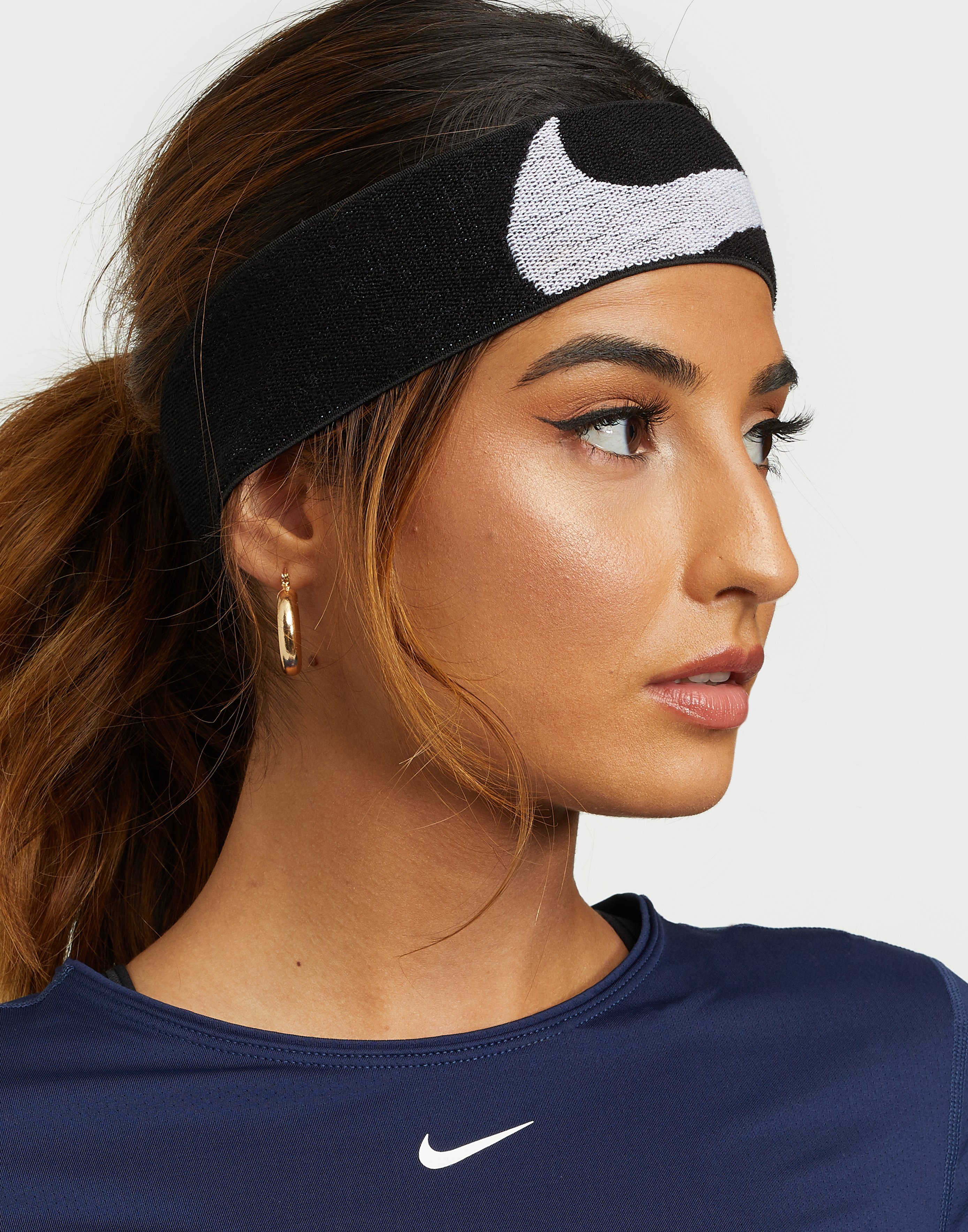 girl wearing nike headband