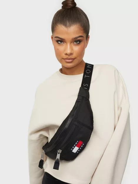 Tommy Jeans TJW HERITAGE BUMBAG - Black | Nelly.com