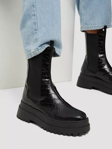 Nelly Savage Chelsea Boot Croc | Nelly.com