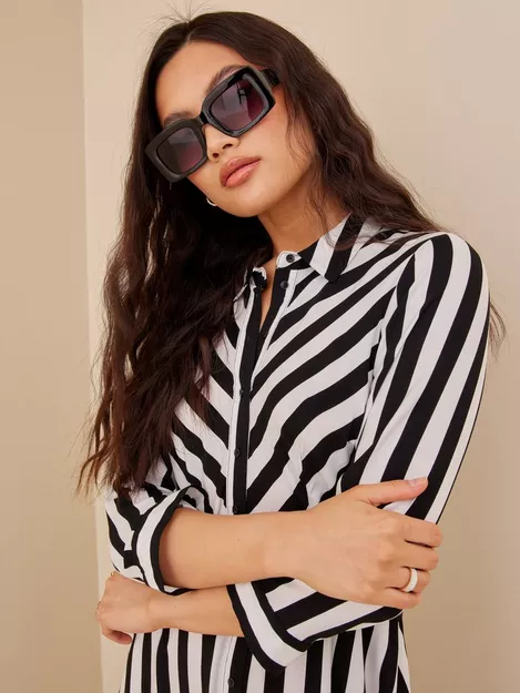 Köp Y.A.S YASSAVANNA LONG SHIRT DRESS S. NOOS - Black W White Stripes