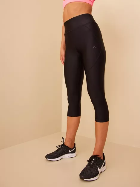 Only Play 3/4 workout leggings in black