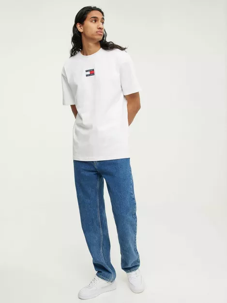 - White TJM Tommy Jeans TOMMY BADGE TEE NLYMAN Buy |