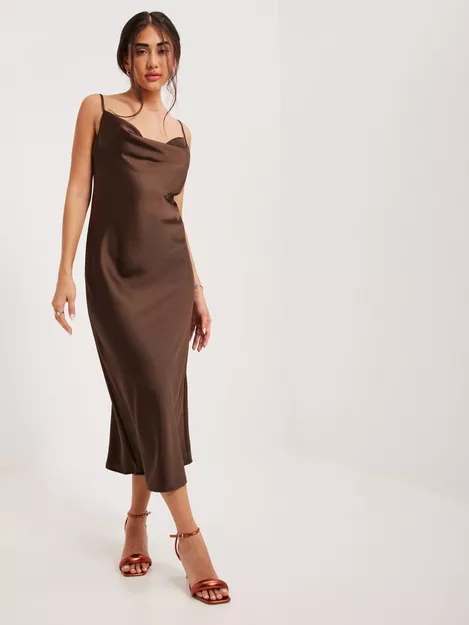 Buy Moda VMLUCY SATIN SL DRESS EXP CP - Carafe | Nelly.com