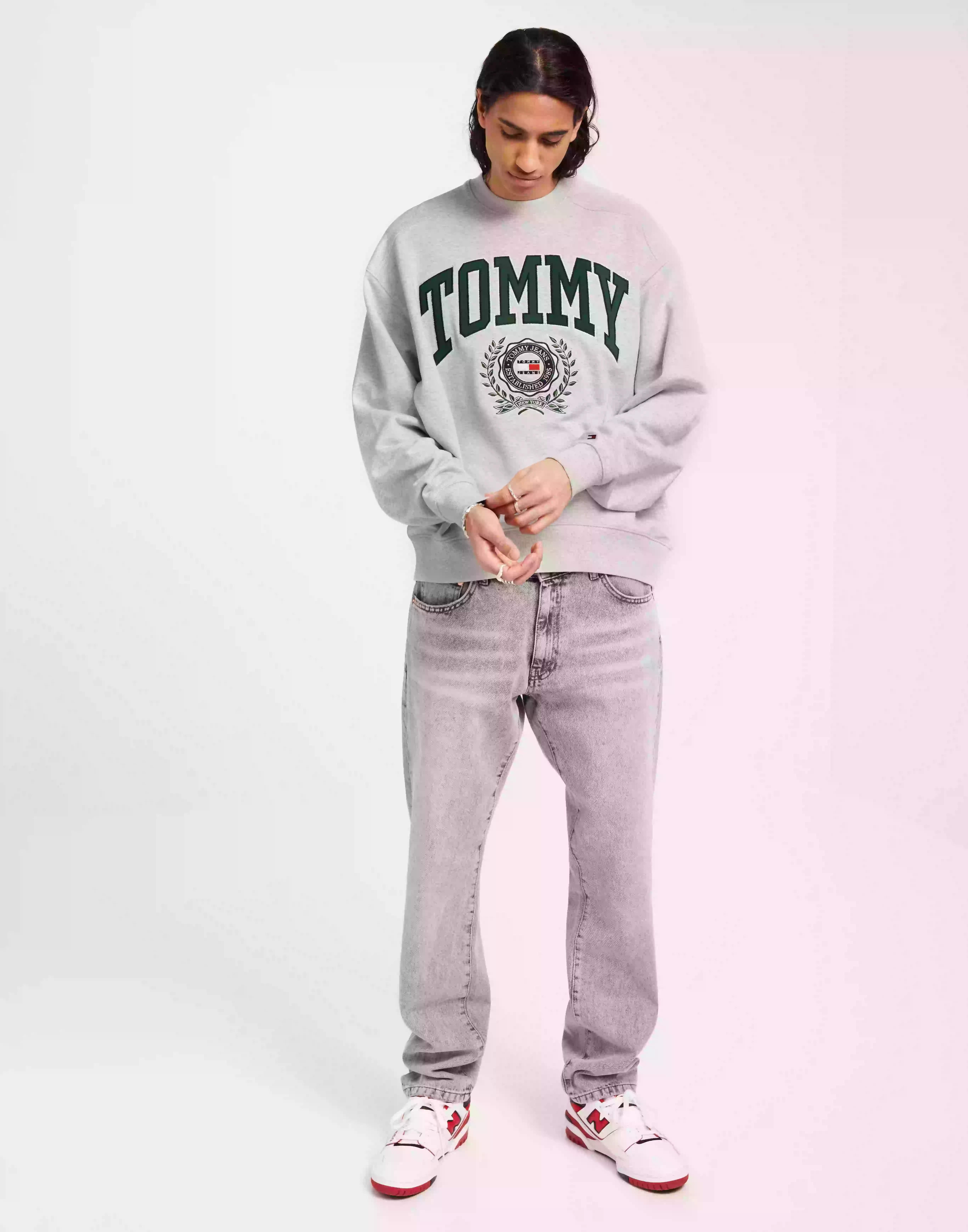 Tommy Jeans Tjm Boxy College Graphic Crew Sweatshirts Silver Grey