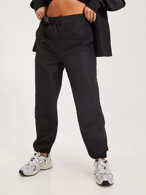 Buy Noisy May HW WIDE FIT JOGGERS WVN - Black | Nelly.com
