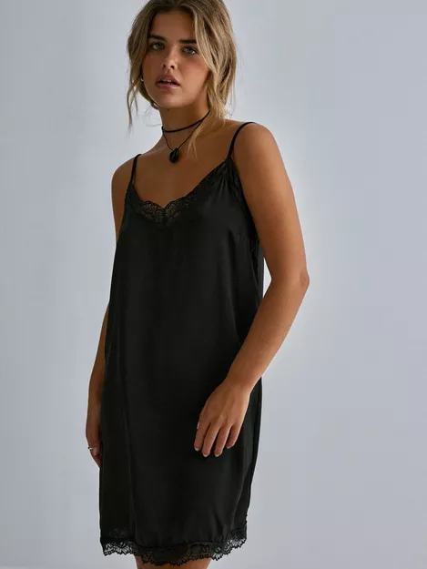 Osta Only ONLFRI SL LACE SINGLET DRESS WVN - Black