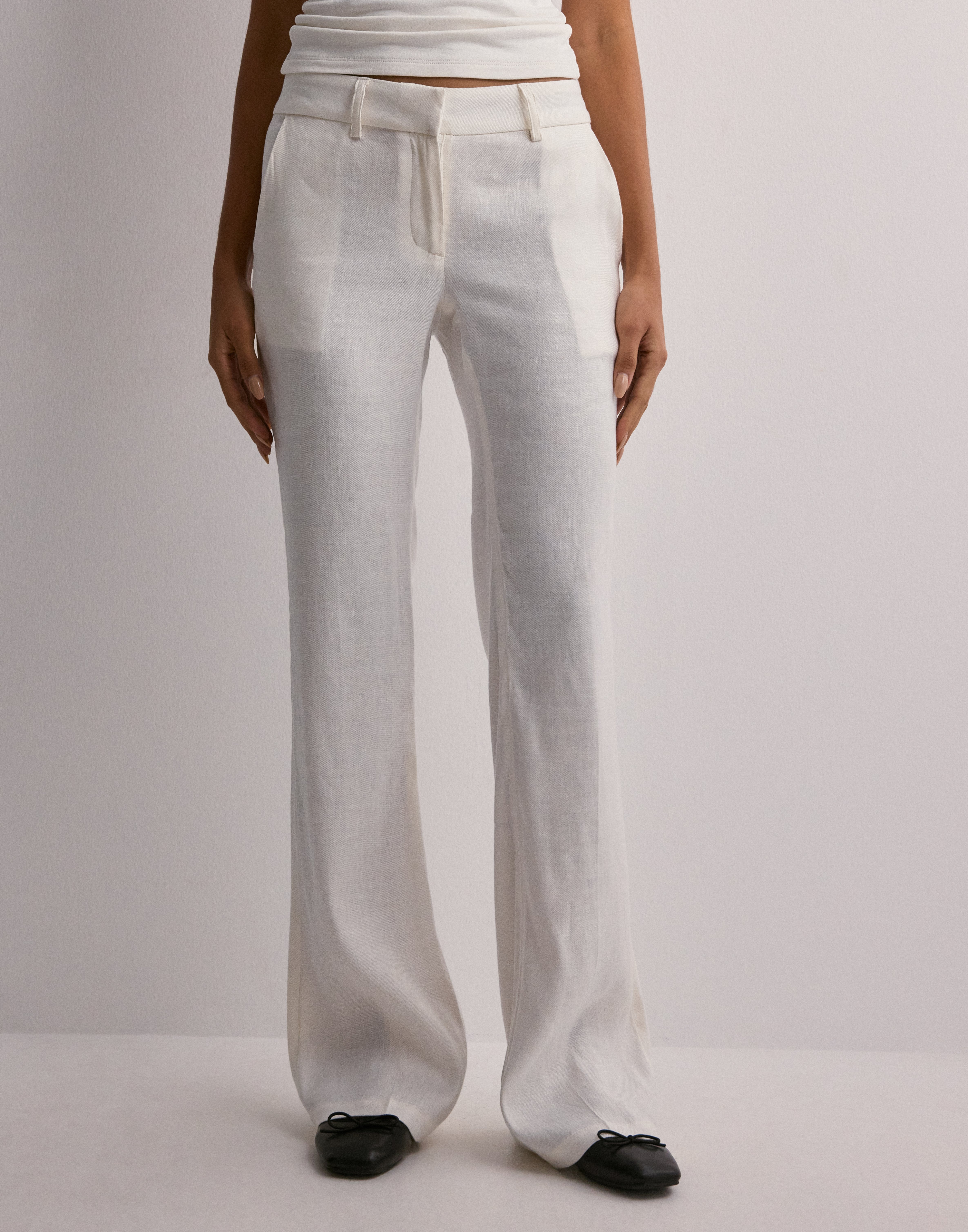 Mid-rise flared linen pants