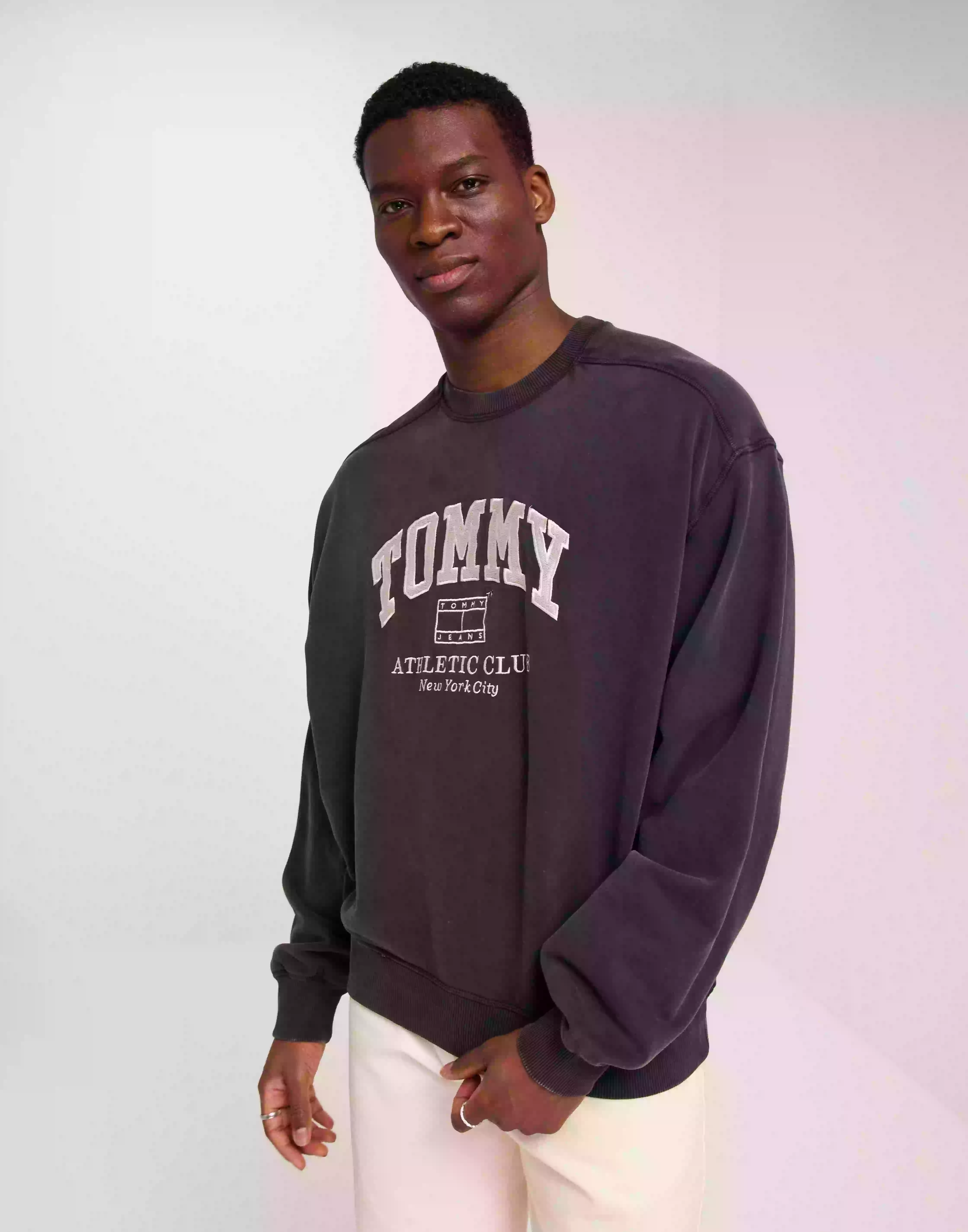 Tommy Jeans Tjm Boxy Gmd Crew Collegepaidat Black