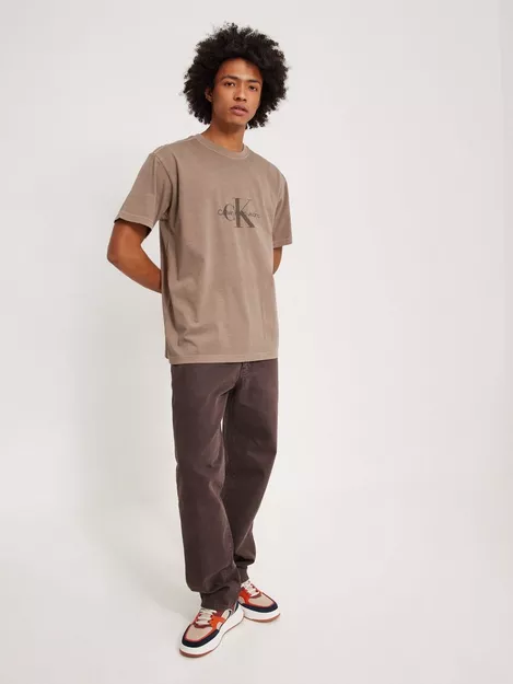 Calvin Klein Jeans Monologo Mineral Dye Tee - T-Shirts 