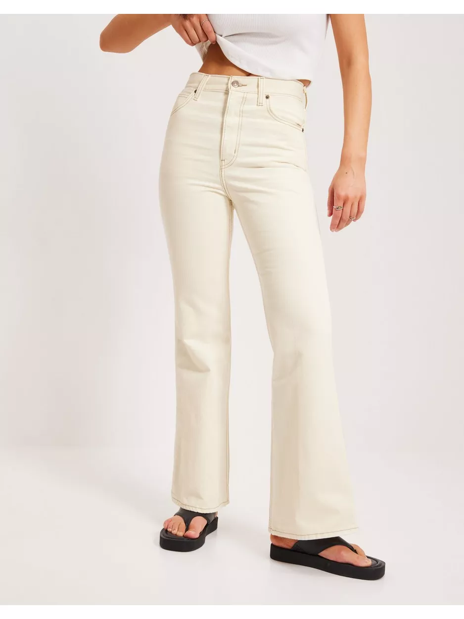 Levi's Movin on 70S High Flare Neutrals
