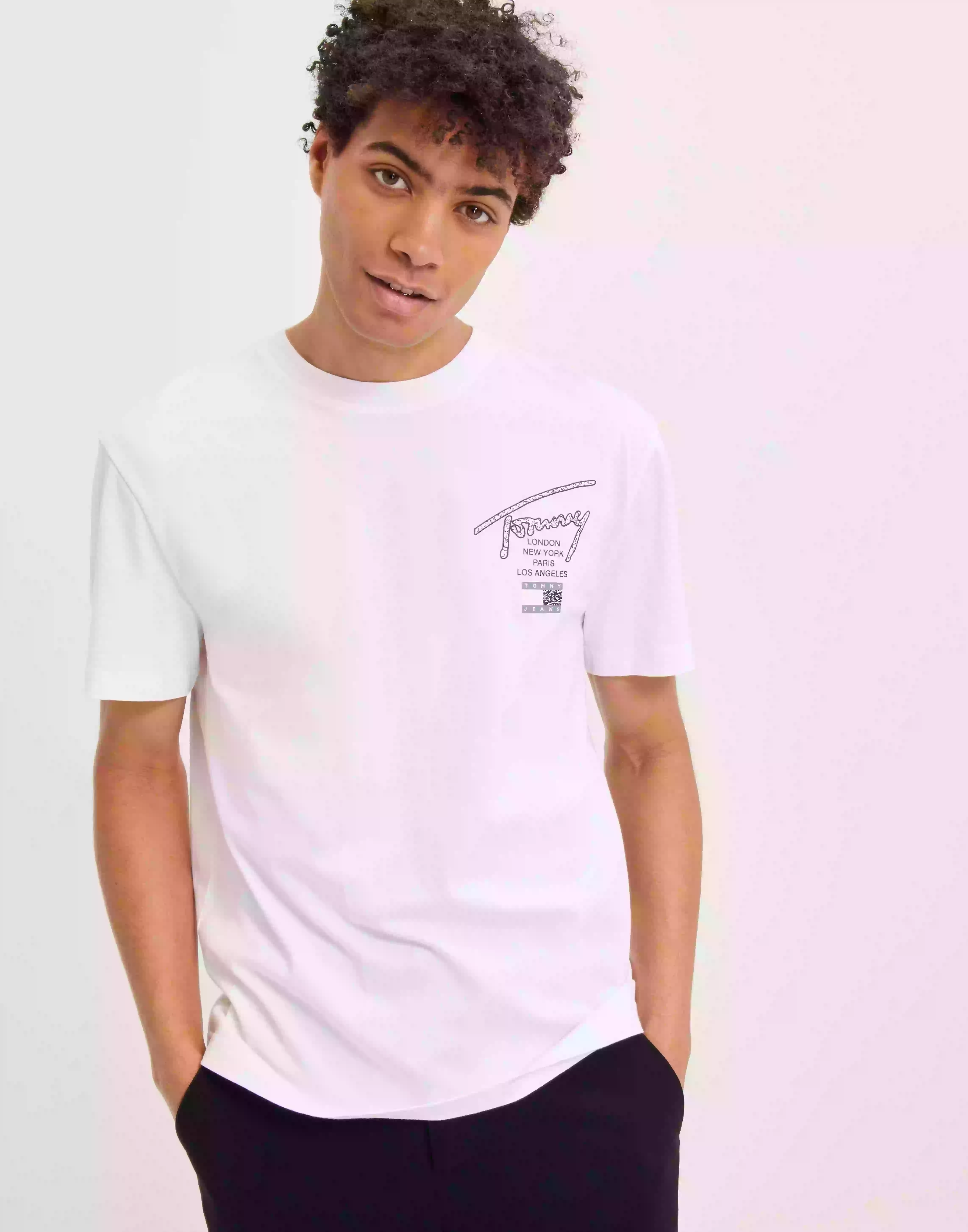 Tommy Jeans Tjm Clsc Aop Logo Tee T-shirts med tryck White