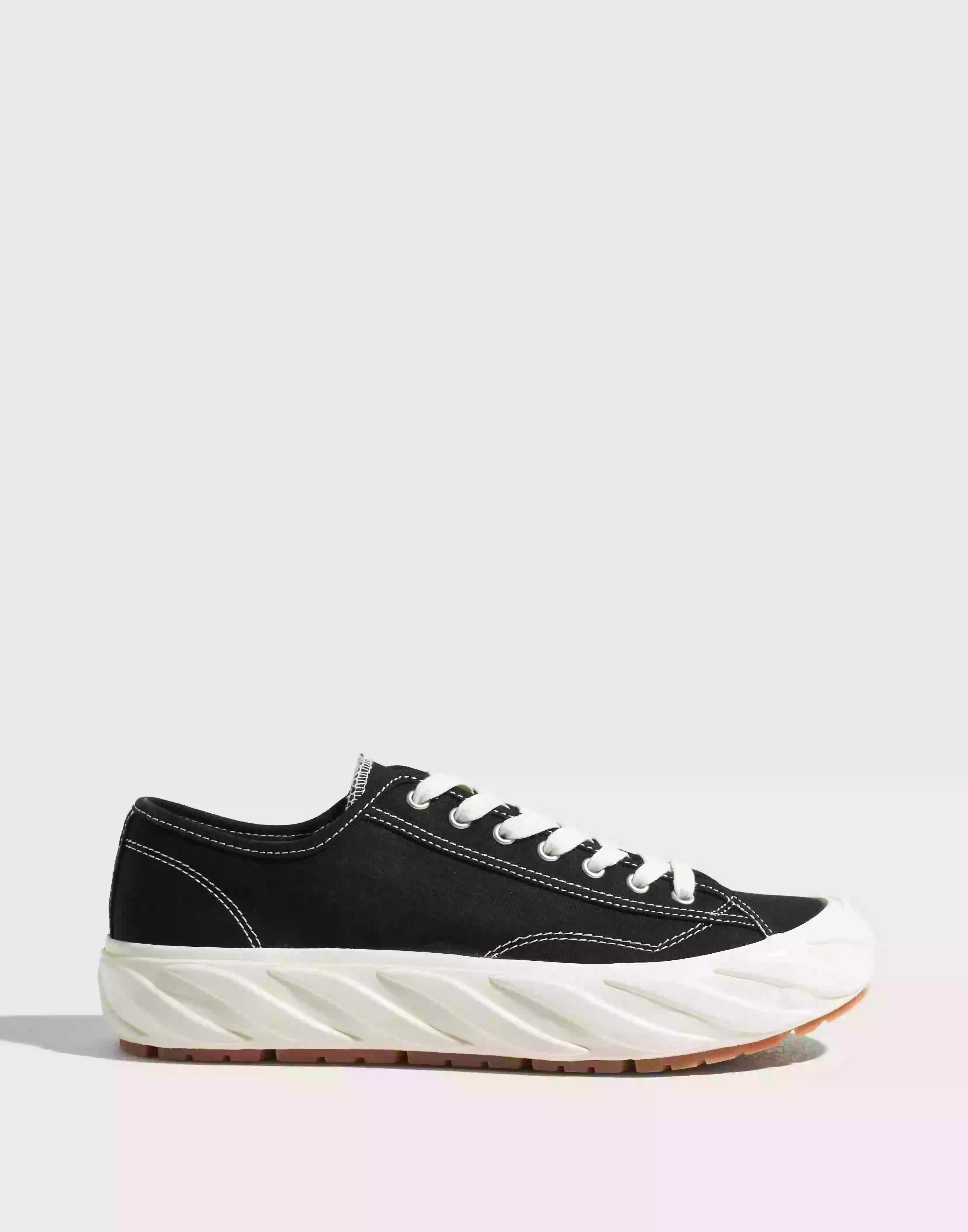 AGE Cut Basic Sneakers Black