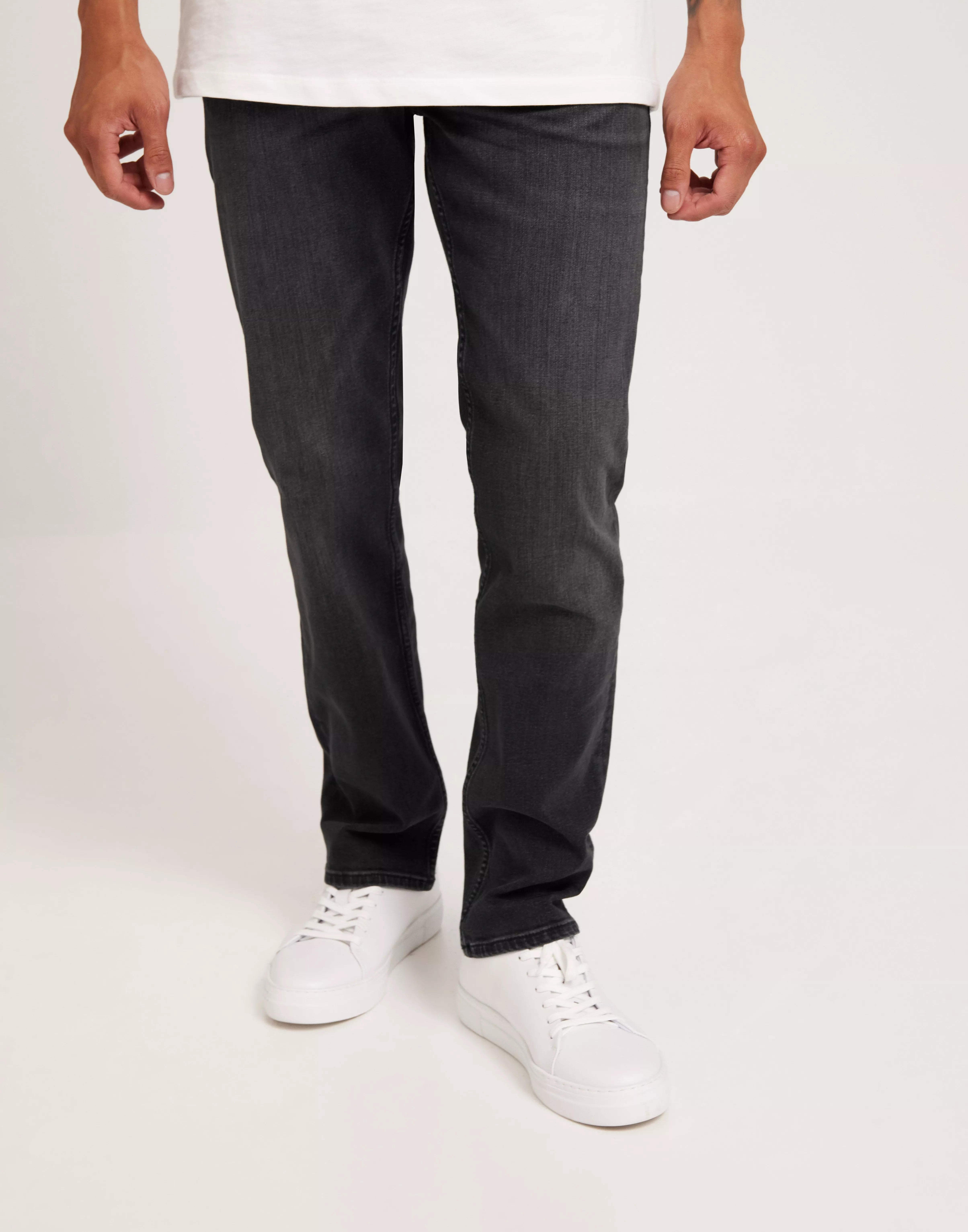 Neuw Lou Straight Legacy Straight-cut jeans Black