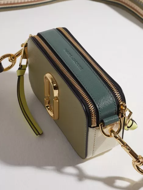 5,710 Marc Jacobs Handbag Stock Photos, High-Res Pictures, and