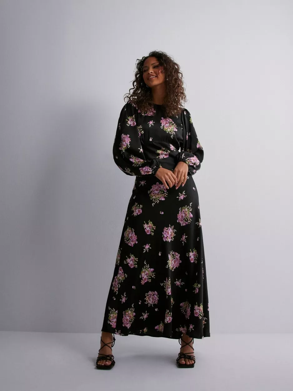 Neo Noir - Festklänningar - Black - Ilba Flower Bunch Dress - Klänningar product