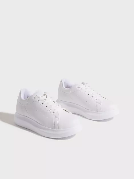 Nelly Sneaker - White | Nelly.com