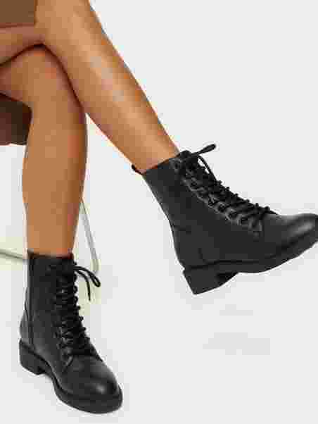 Lace Up Flat Boot, NLY Shoes Lace Up Flat Boot, NLY Shoes