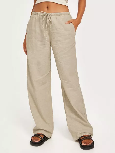 Low waist cargo jeans - Beige - Women - Gina Tricot