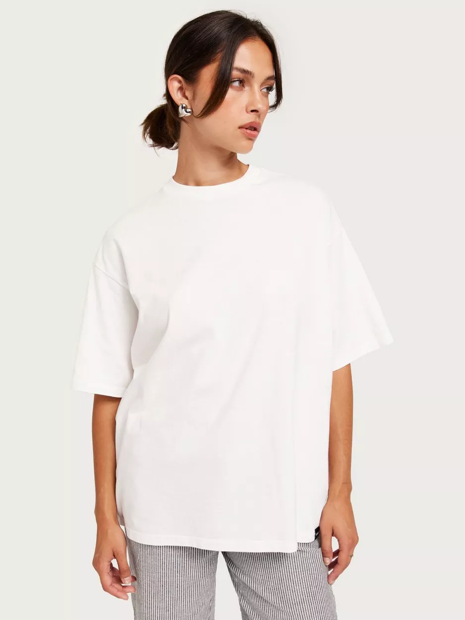 Levi's - T-shirts - Neutrals - Graphic Short Stack Tee - Toppar & T-shirts - T-shirts