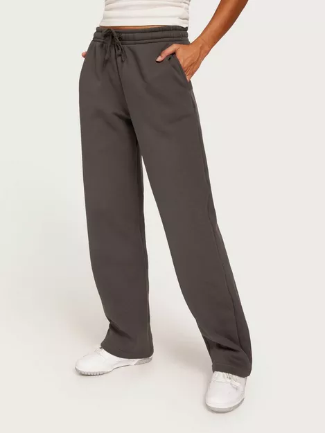 Basic straight sweatpants - Grey - Women - Gina Tricot