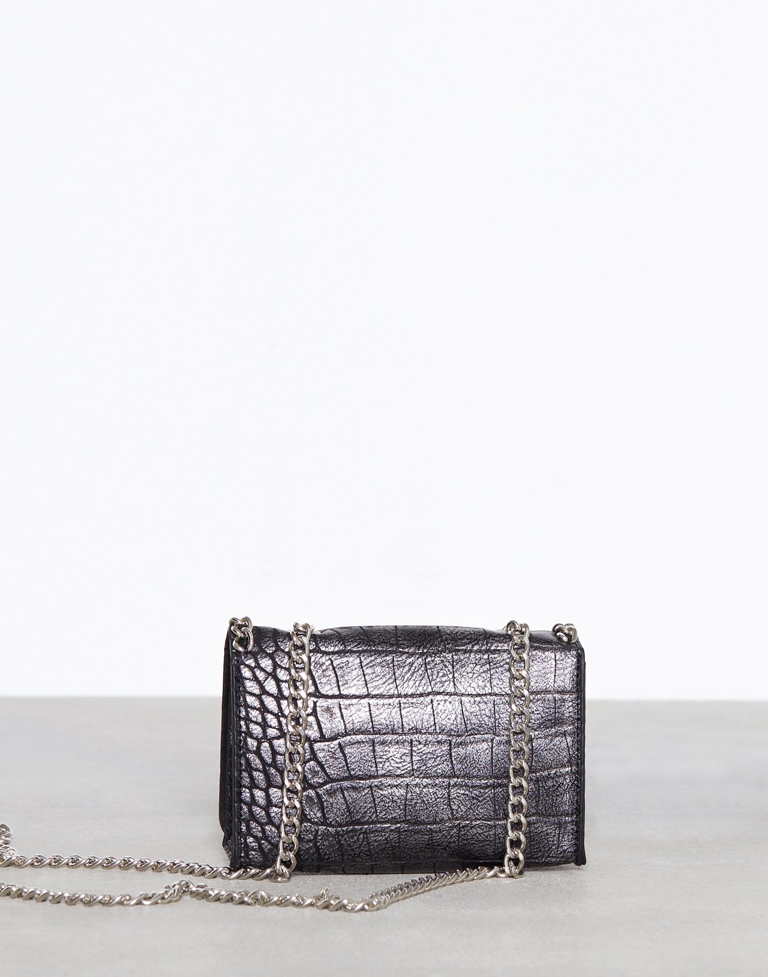 missguided chain bag