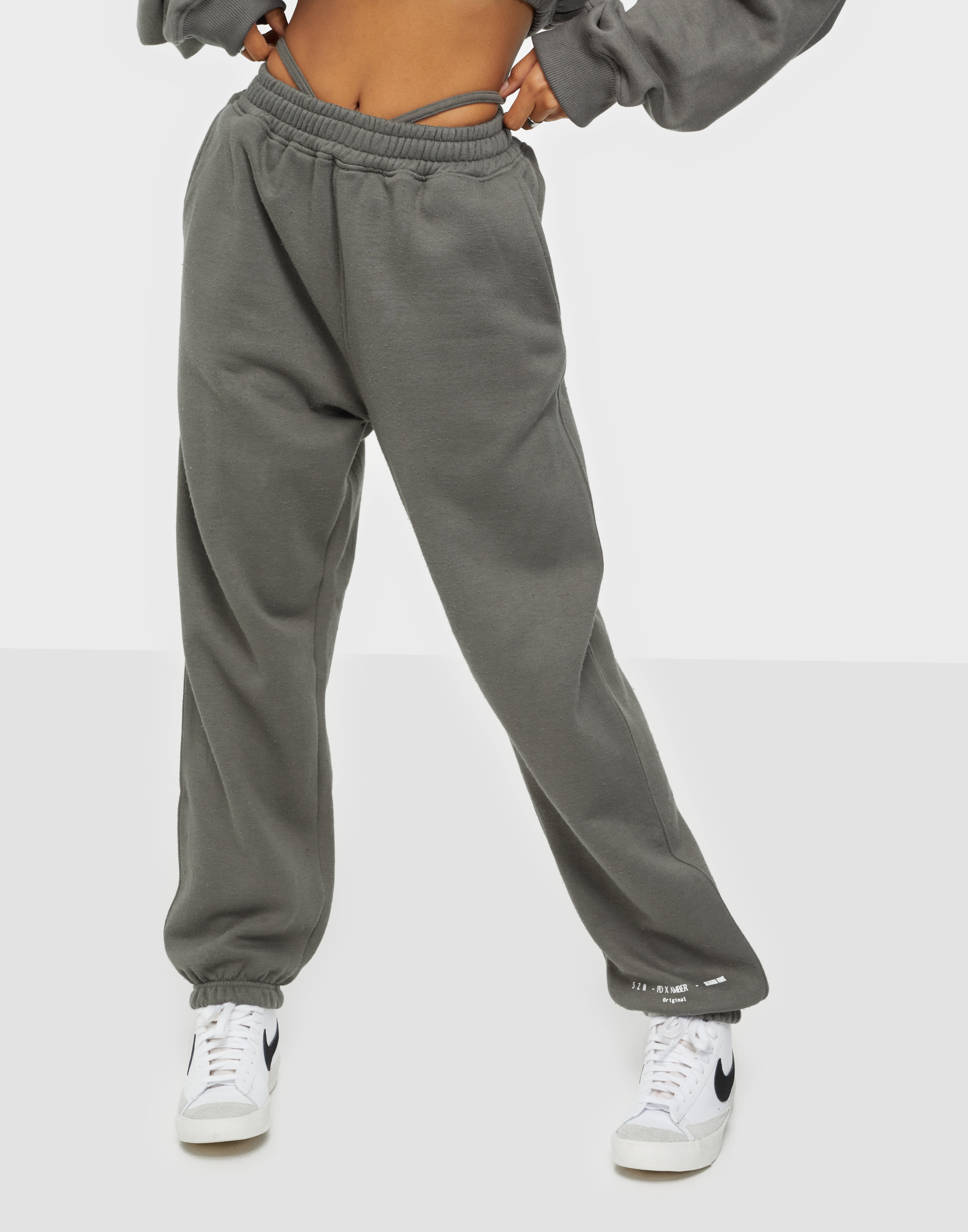 Buy Public Desire AMBER GILL THONG DETAIL JOGGER CO-ORD - Slate | Nelly.com Buy Public Desire AMBER GILL THONG DETAIL JOGGER CO-ORD - Slate | Nelly.com