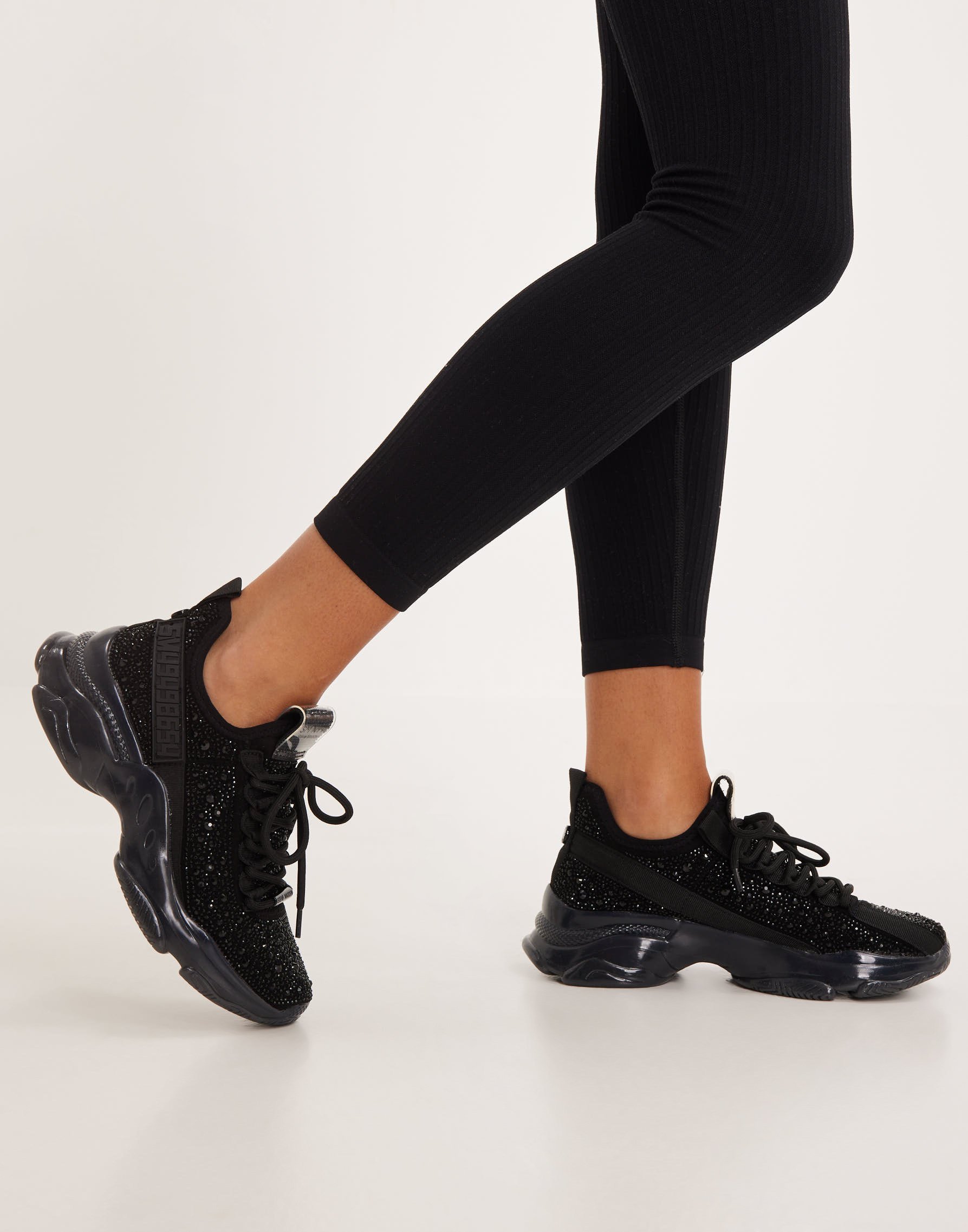 steve madden women's black sneakers