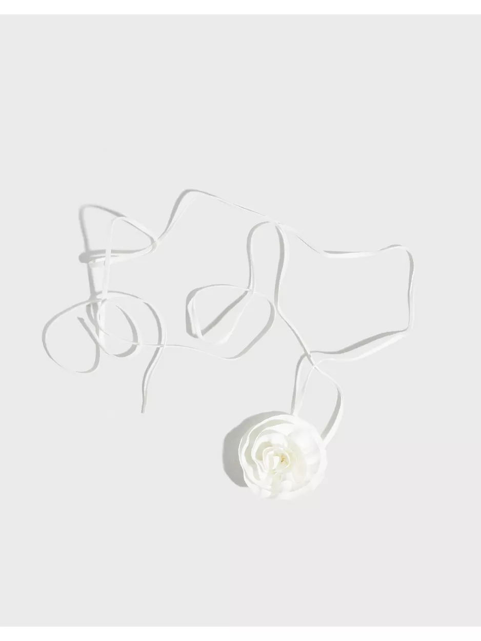 Neo Noir Rose With String Taljebælte White