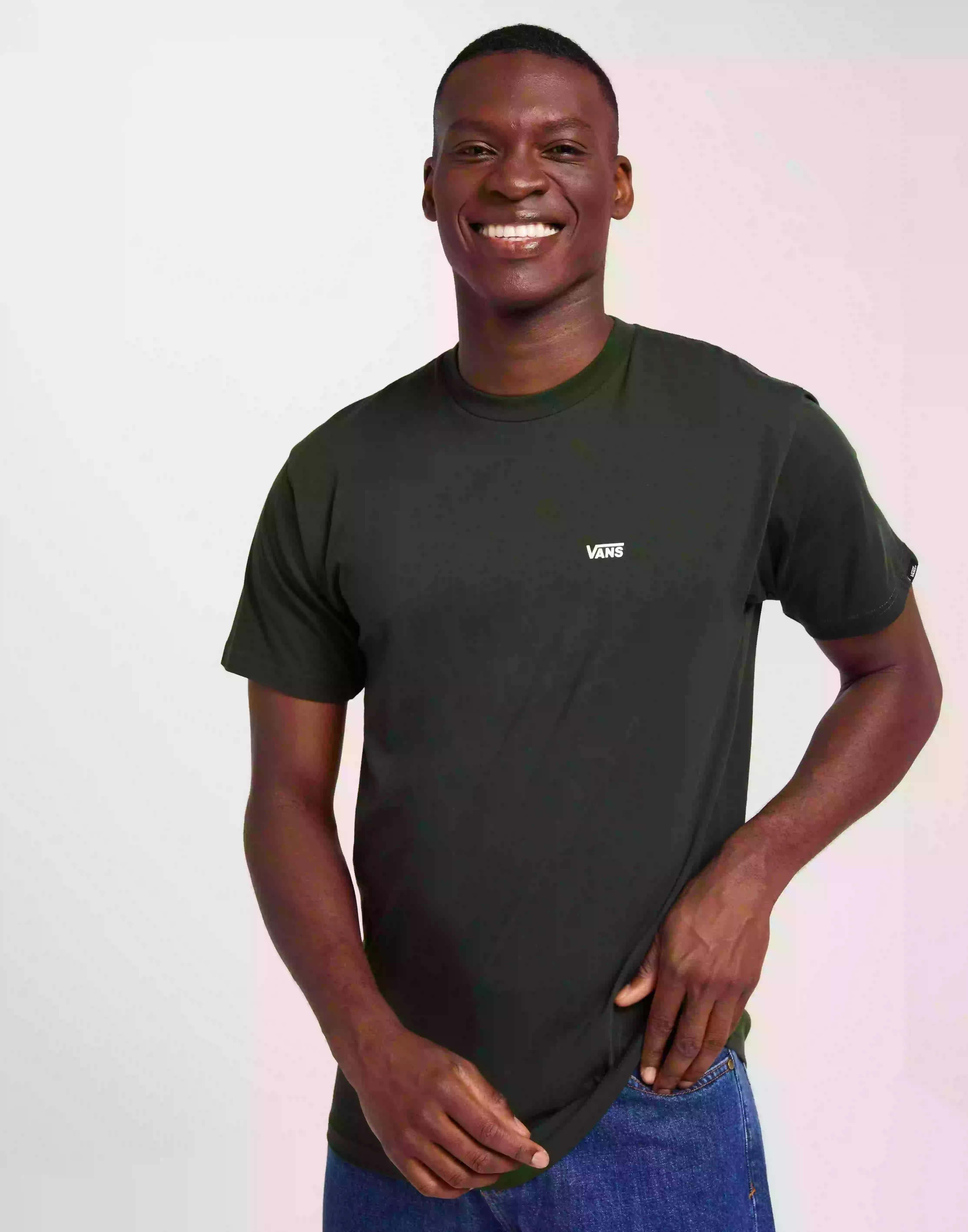 VANS Left Chest Logo Tee T-Shirts & Linnen Mountain View