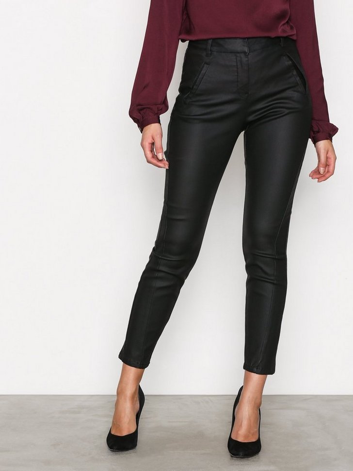 Nelly.com SE - VMVICTORIA NW ANTIFIT COATED PANTS 398.00