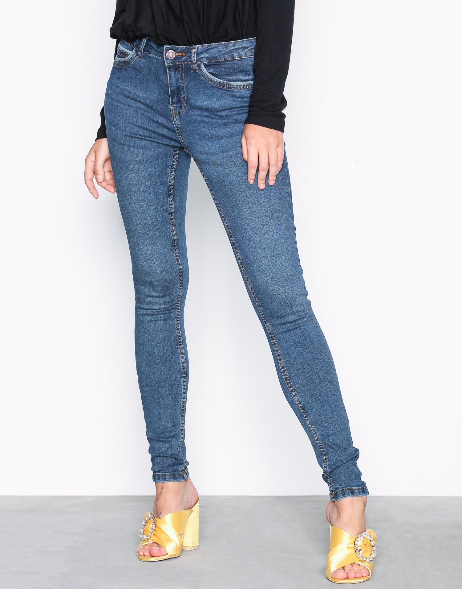 Nelly.com SE - NMLUCY NW PCKT PIPING JEANS VI877DB 399.00