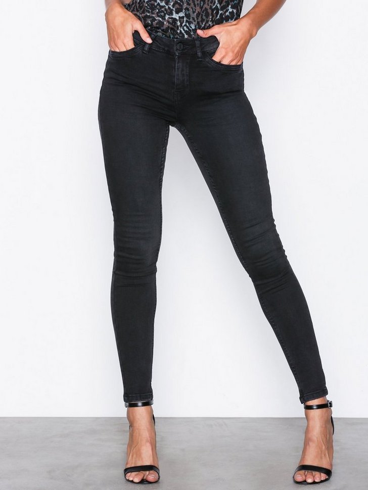 Nelly.com SE - NMLUCY NW PCKT PIPING JEANS VI876BL 399.00