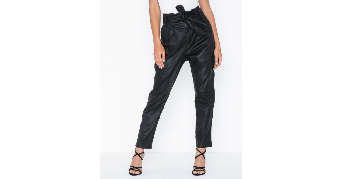 Petite Pu Faux Leather Belted Tapered Pants