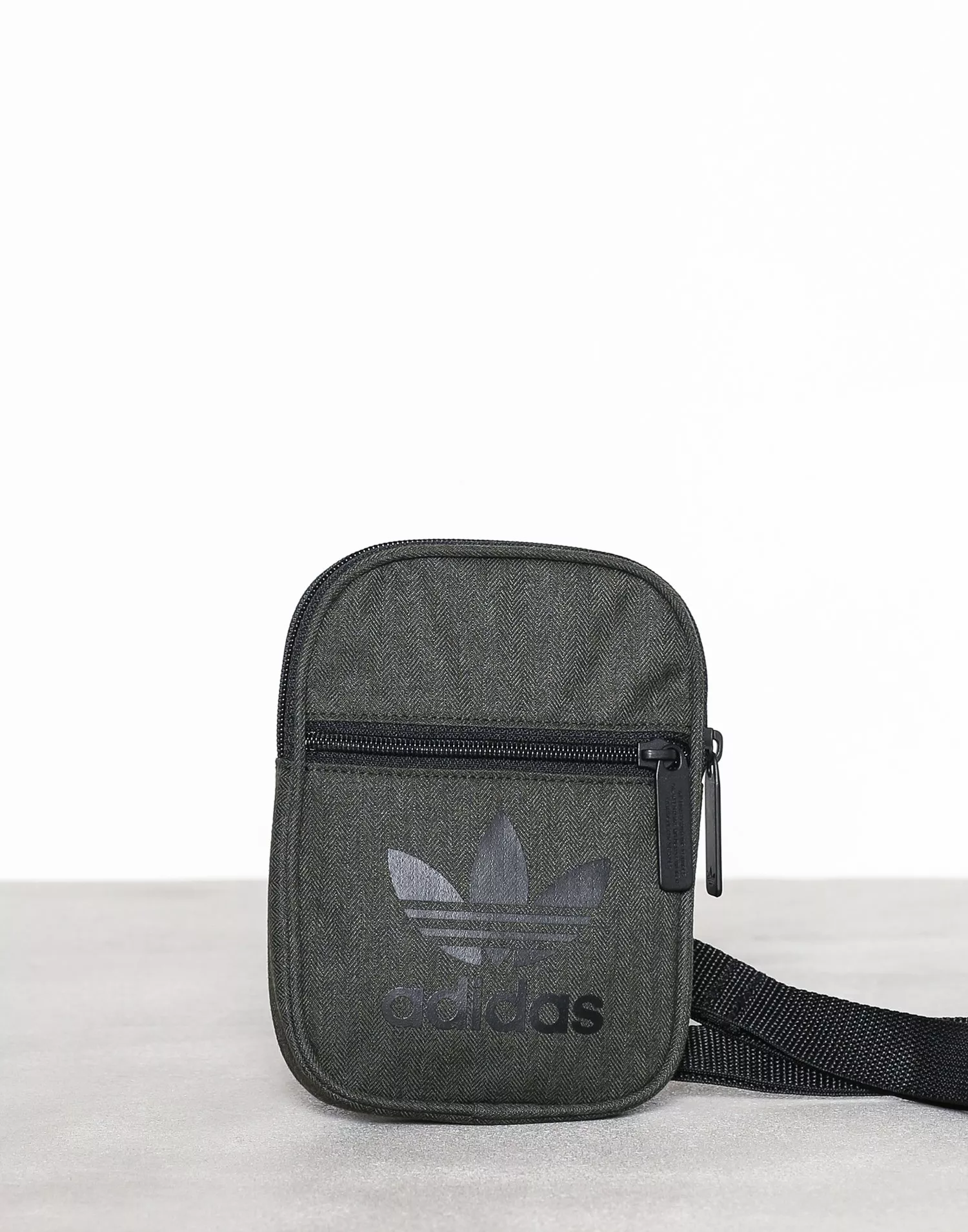 Adidas trefoil clearance casual festival bag