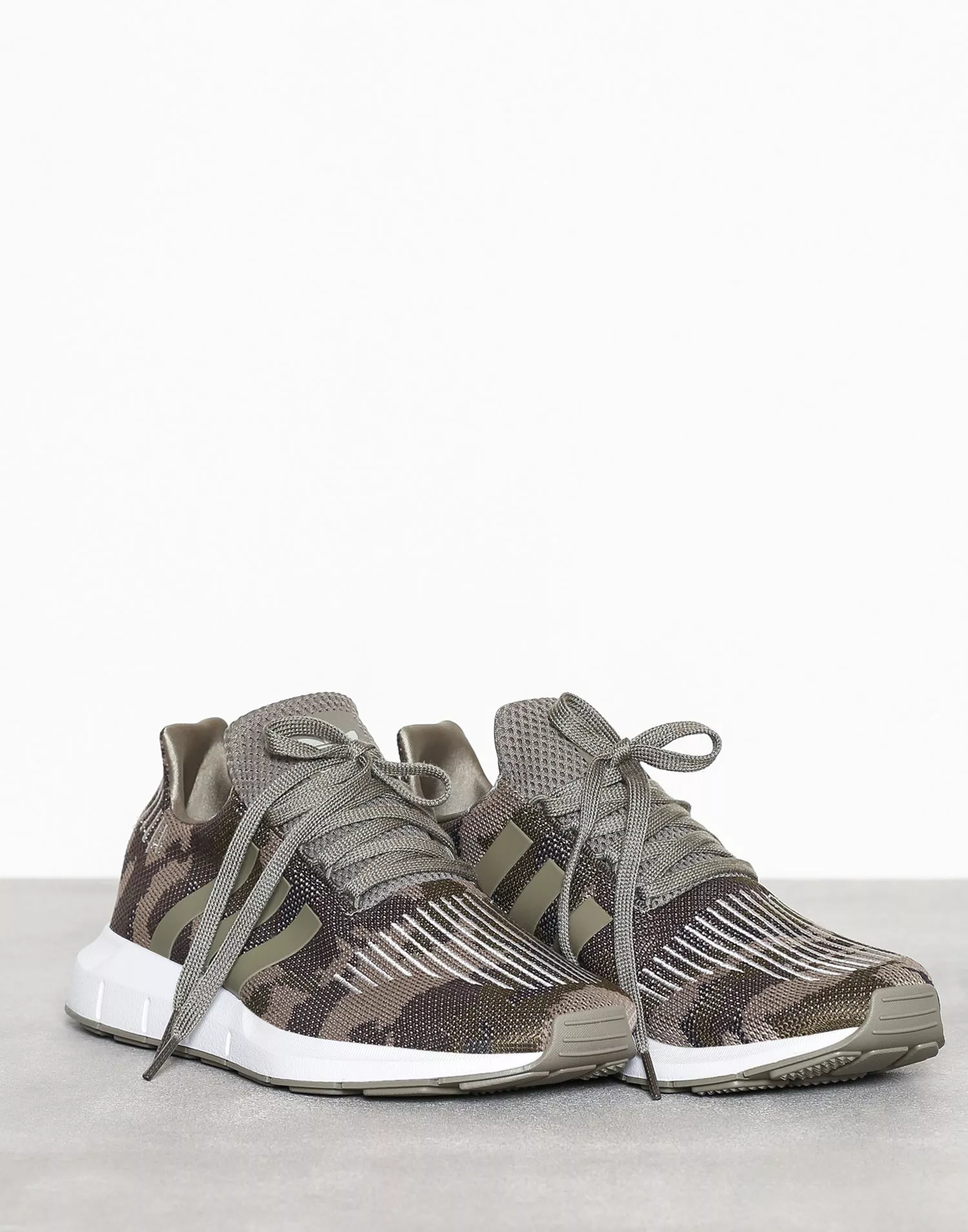 Adidas swift run sales camo