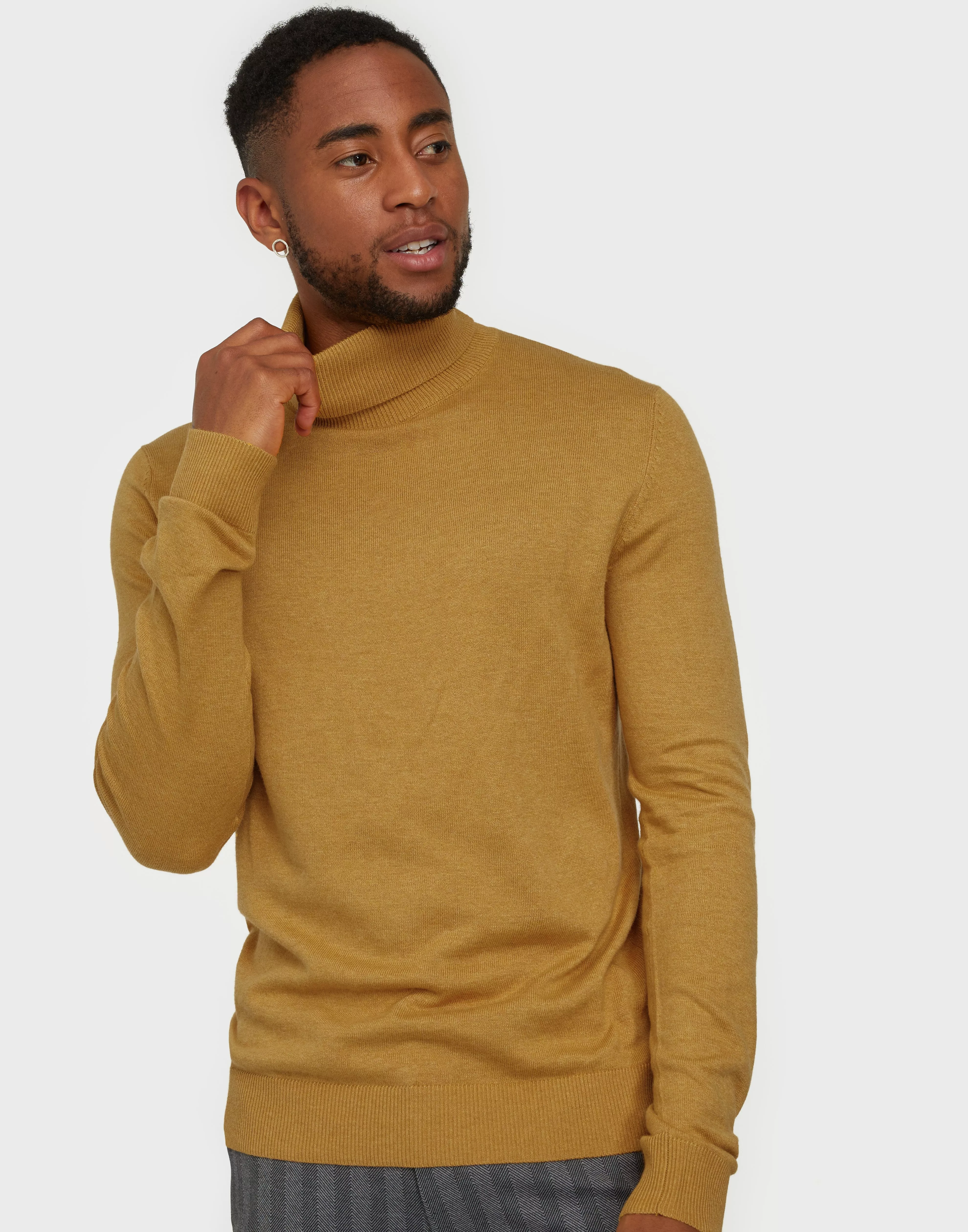 Mustard roll 2024 neck jumper mens