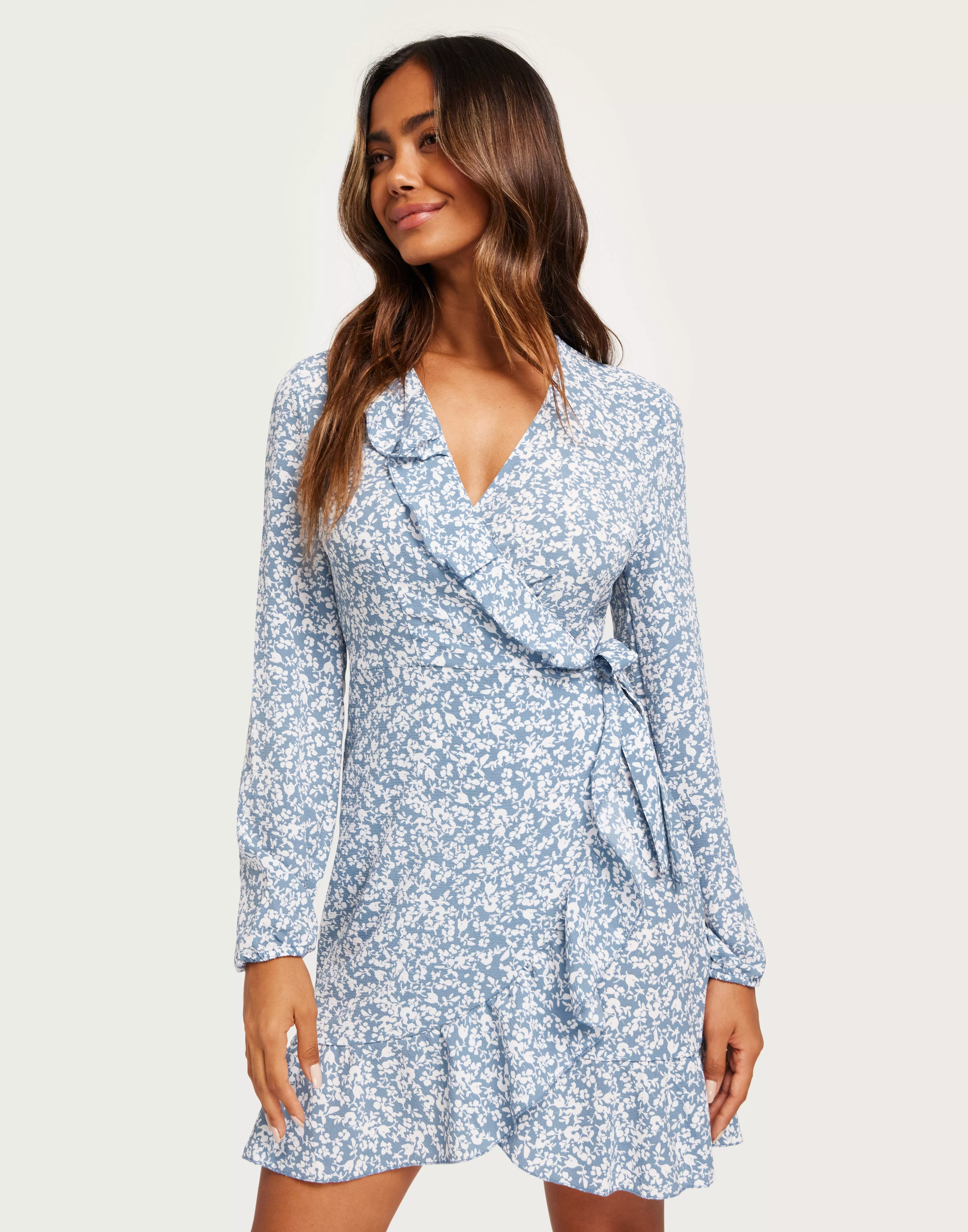 Cashmere Only Buy NOOS L/S Leafes WRAP Blue ONLCARLY Flower SHORT - White DRESS
