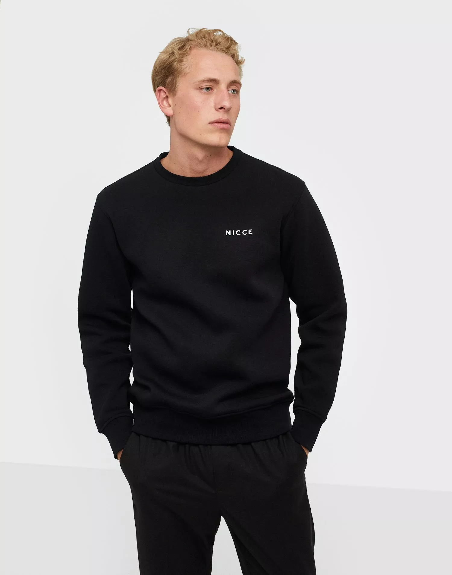 Black discount nicce jumper