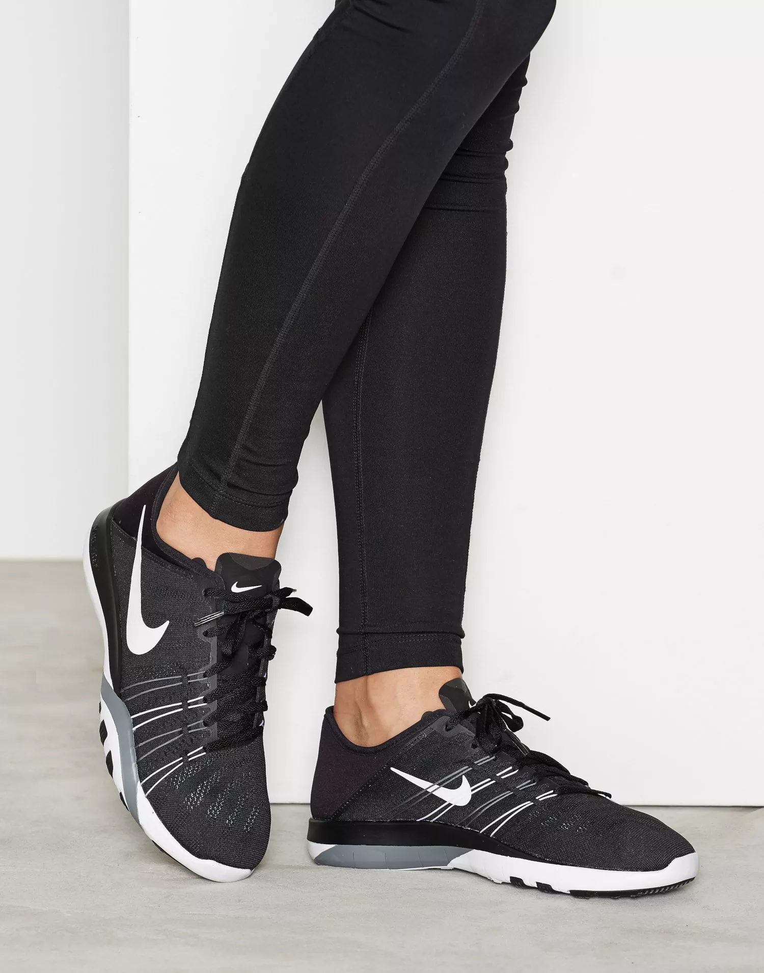 Nike free 2024 tr 6 black