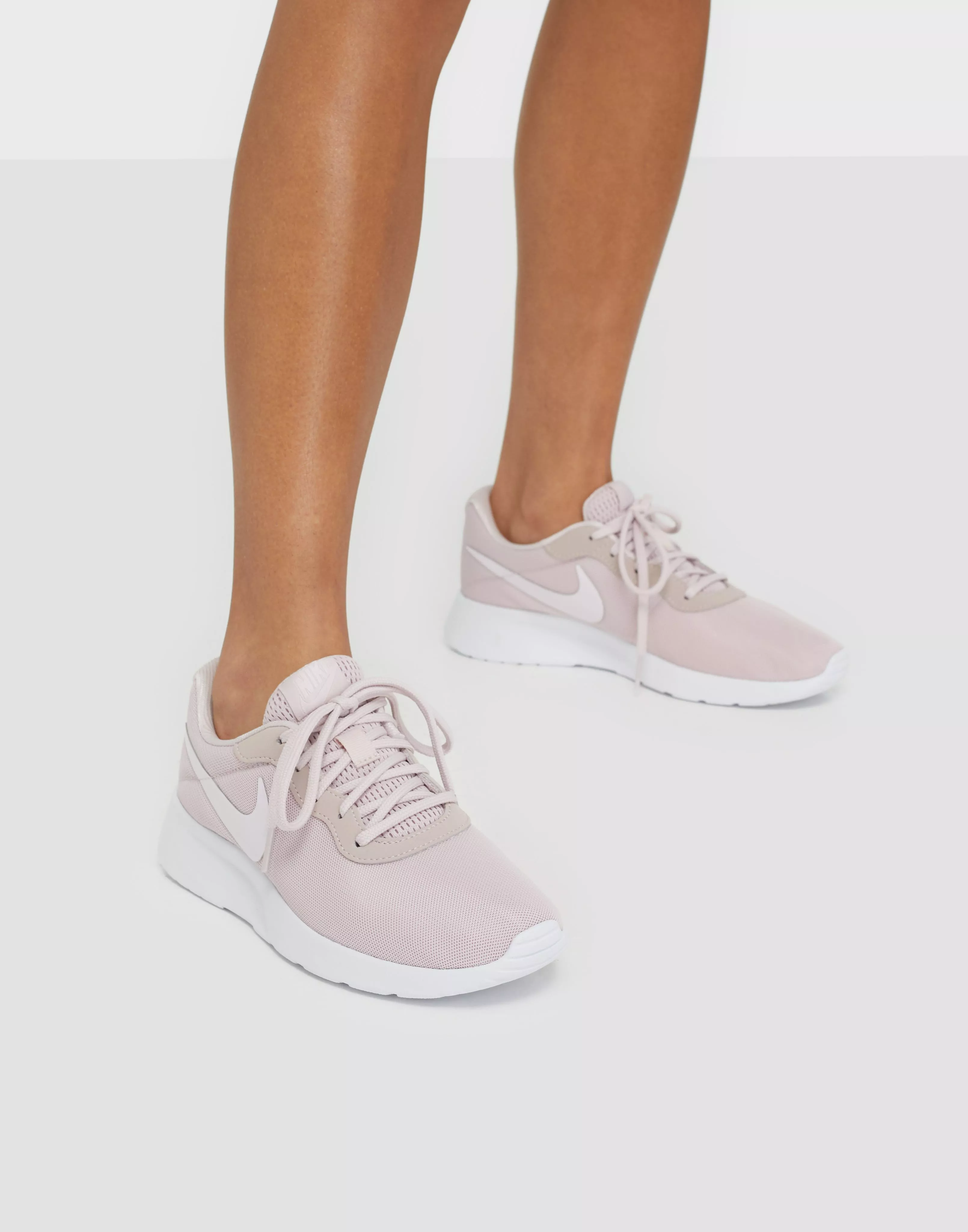 Nike tanjun shop barely rose