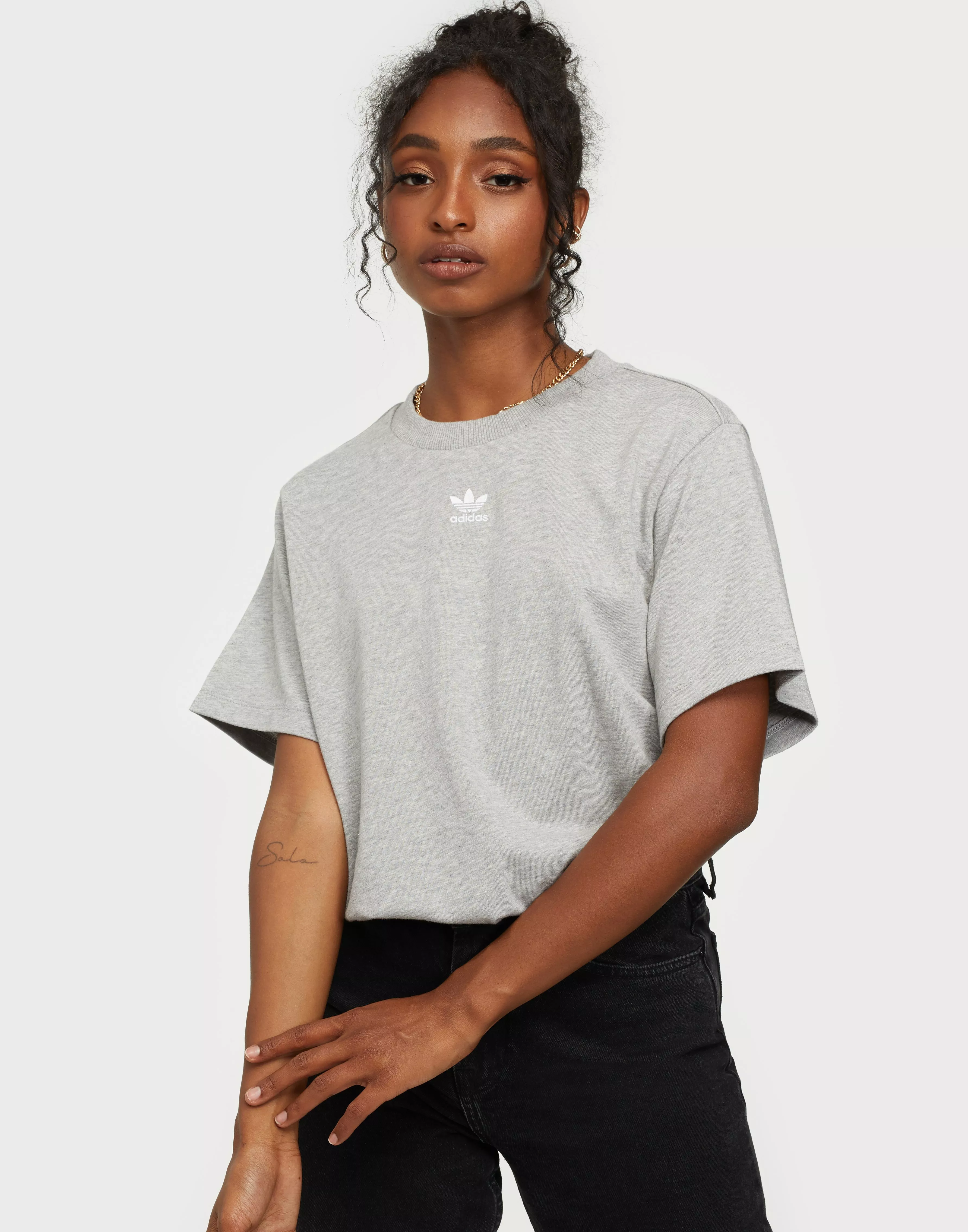 Adidas mini cheap logo t shirt